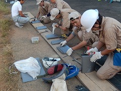 瓦割りの練習の様子