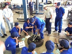 タイヤの空気充てんの業務に係る特別教育